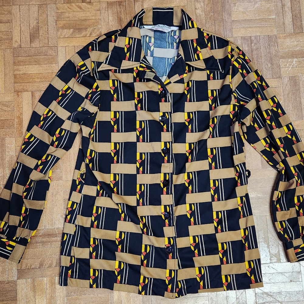 Vintage women's 70's polyester geometric print button down shirt